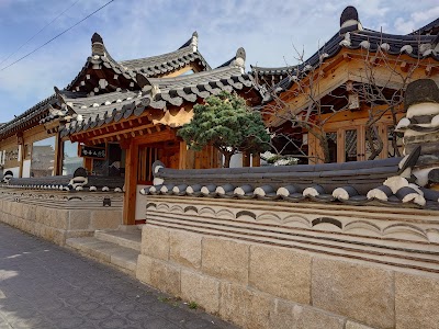 Hwangnidan-gil Street