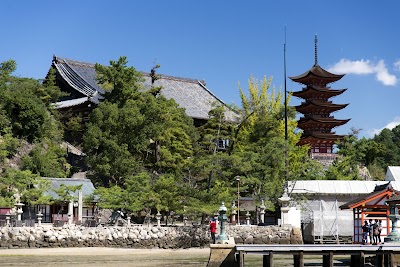 Hokoku-jinja (Senjokaku Pavilion)
