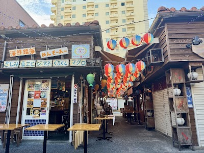 Kokusai Street Food Village