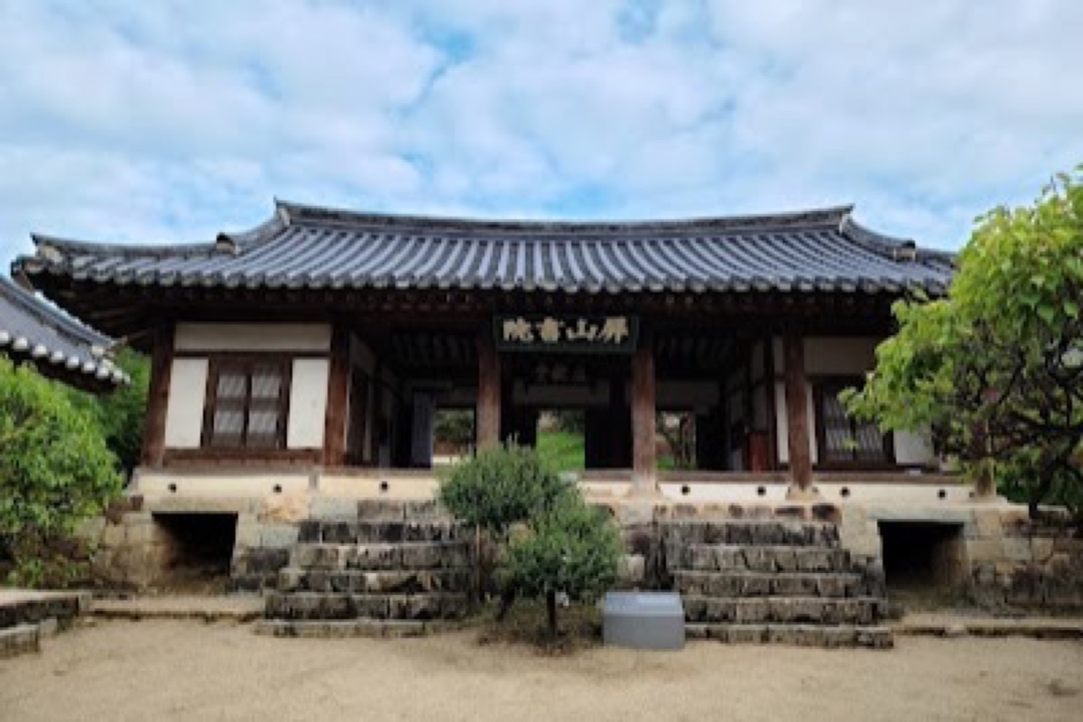 Byeongsan Seowon Confucian Academy traditional wooden lecture halls framed by mountains near Hahoe Village in Andong