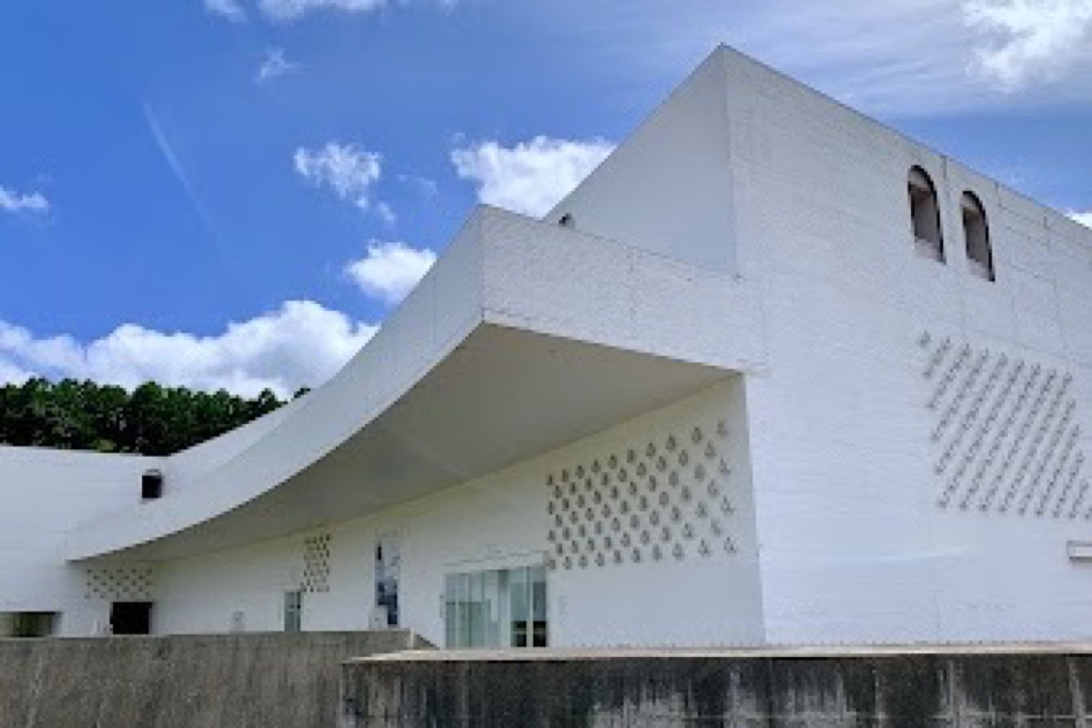Aomori Museum of Art stark white architecture with contemporary art installations