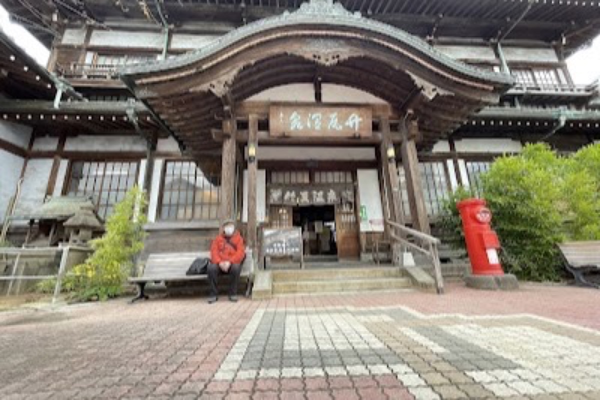 Takegawara Onsen heritage wooden bathhouse exterior in downtown Beppu