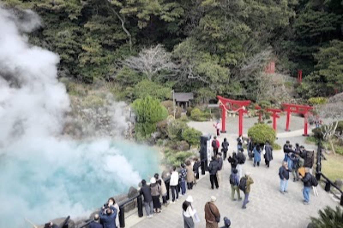 Umi Jigoku cobalt-blue boiling pond surrounded by steam and gardens in Beppu