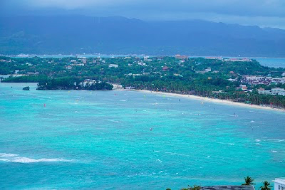 Kitesurfers on Bulabog Beach in Boracay