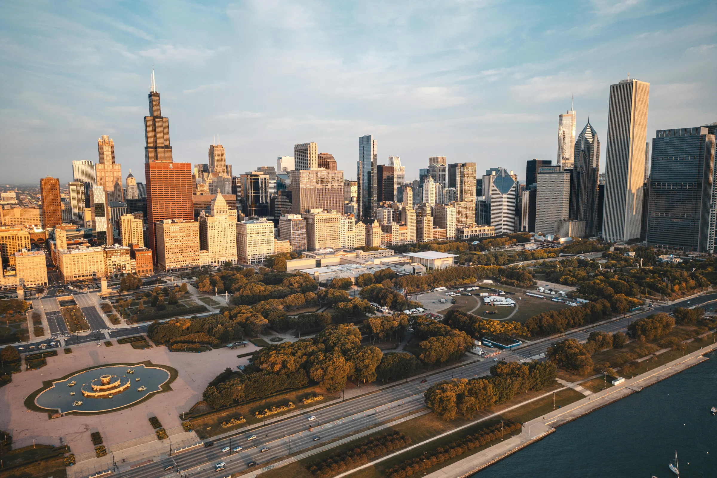 Sunset view of the Chicago skyline with the river and Willis Tower