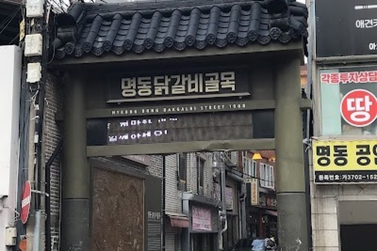 Chuncheon Myeongdong Dakgalbi Street restaurants serving spicy stir-fried chicken in Chuncheon