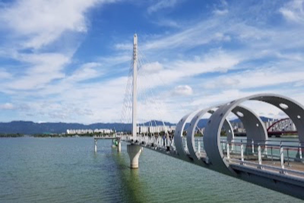 Soyanggang Skywalk glass-bottomed observatory with autumn reflections over Uiam Lake in Chuncheon