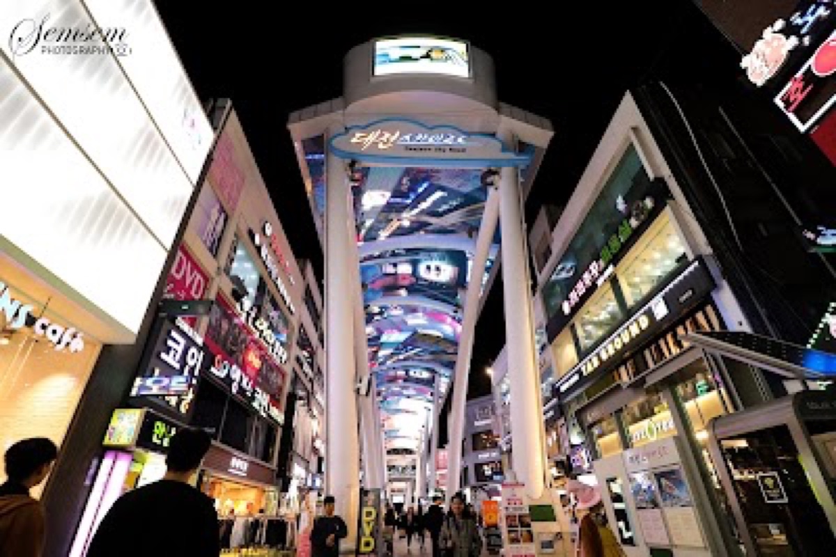 Daejeon Skyroad LED canopy illuminating the covered pedestrian street at night in downtown Eunhaeng-dong
