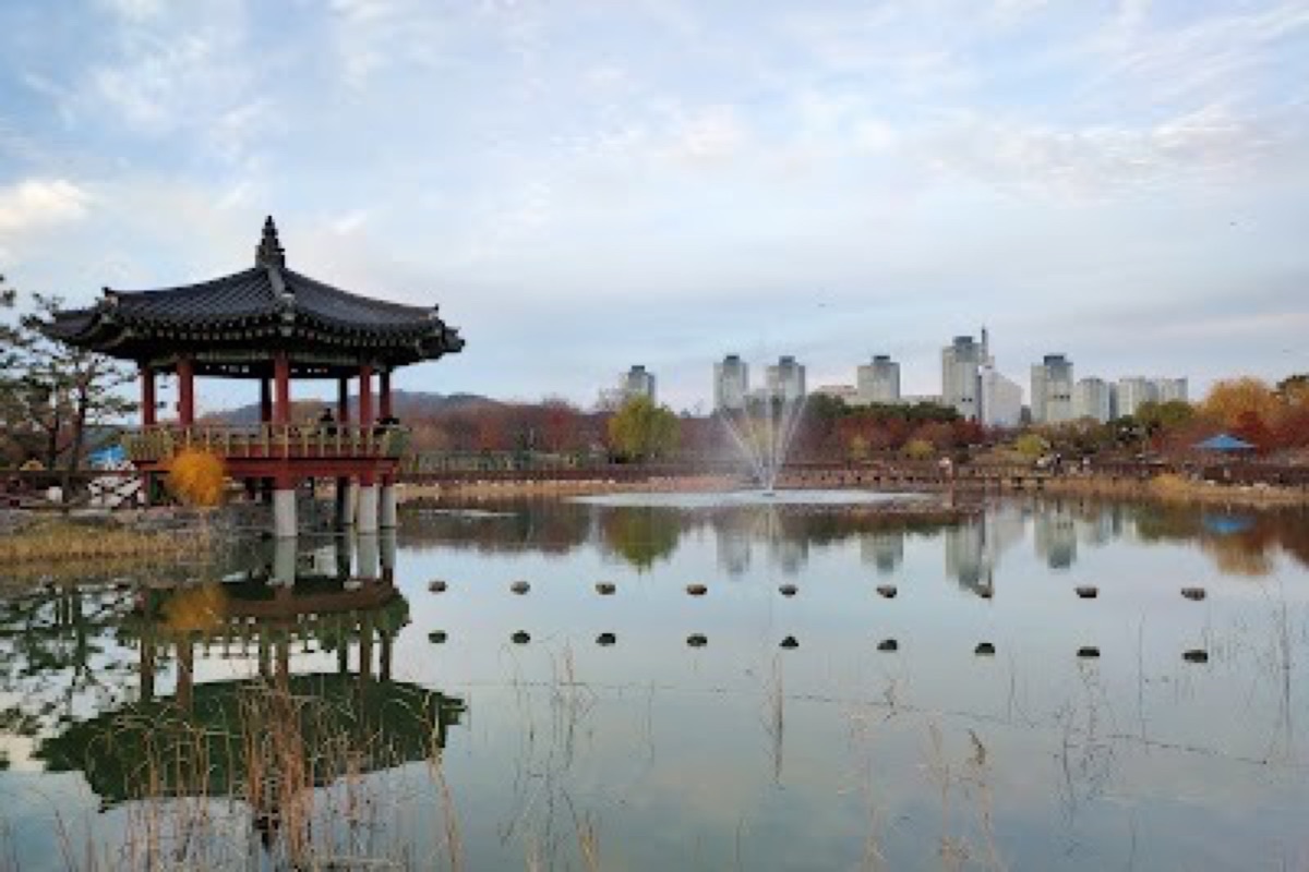 Hanbat Arboretum cherry blossom tunnel and themed gardens in full spring bloom in Daejeon