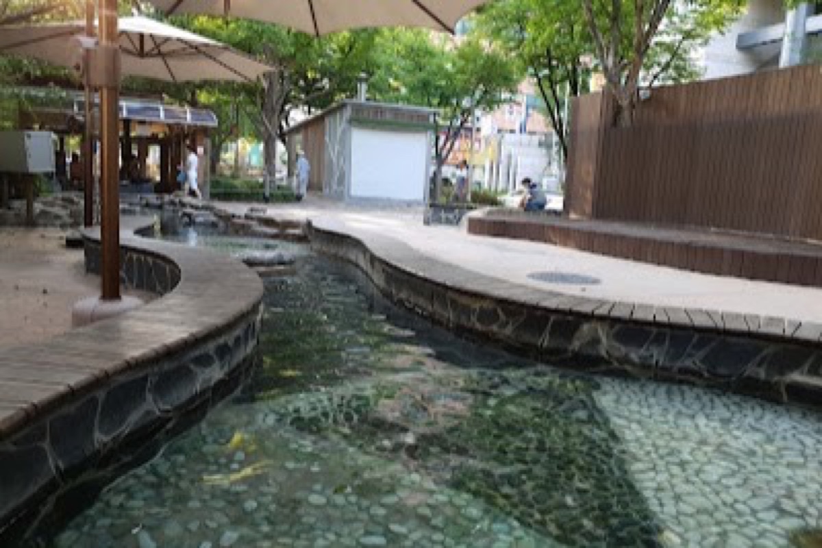Yuseong Hot Springs public foot baths with naturally alkaline geothermal water in Daejeon's historic spa district