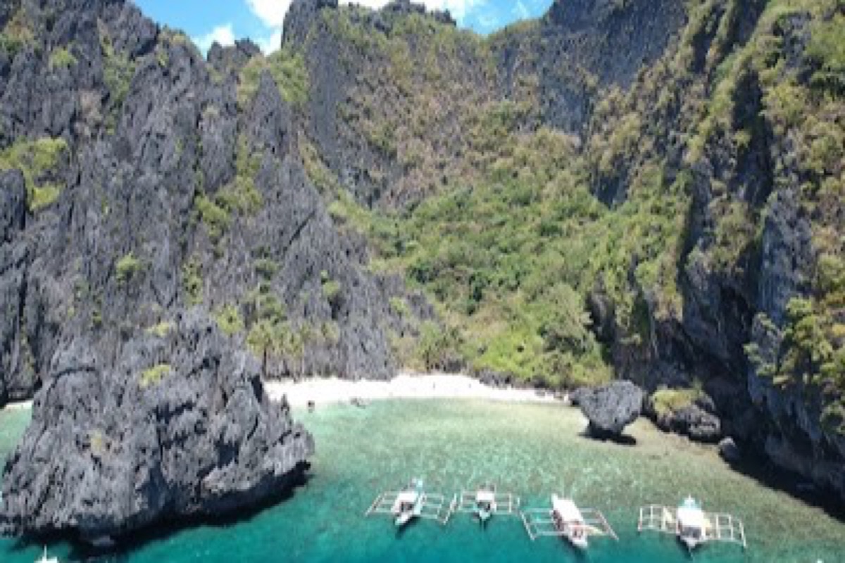 Secret Lagoon on Miniloc Island in El Nido
