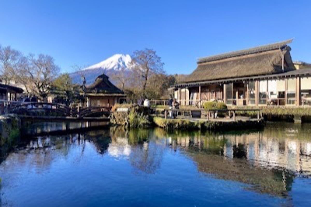 Crystal-clear spring pond at Oshino Hakkai with thatched-roof houses