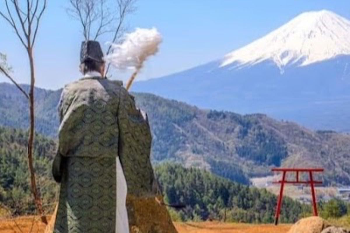 Tenku no Torii gate framing Mount Fuji at Kawaguchi Asama Shrine