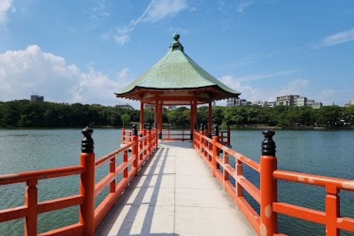 Ohori Park lake with autumn foliage reflected in the water in Fukuoka