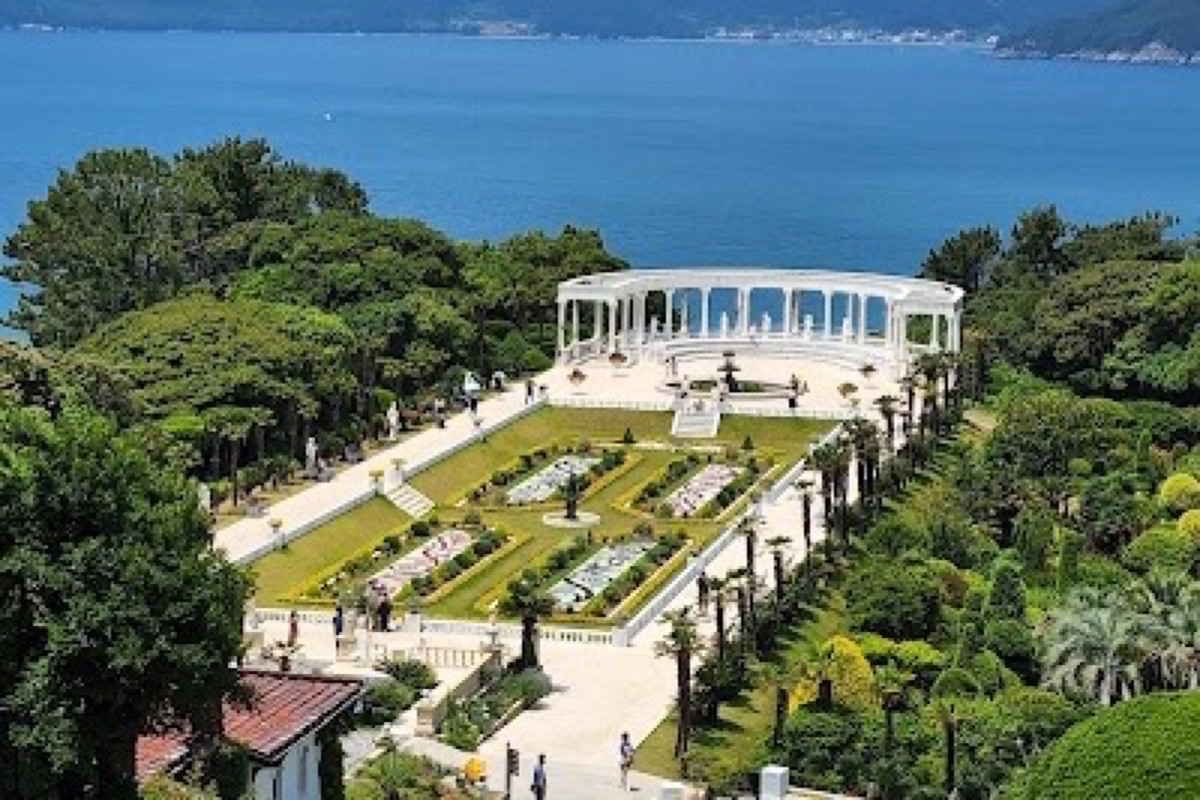 Oedo Botania terraced garden with Mediterranean villas and ocean-facing floral displays on Oedo Island