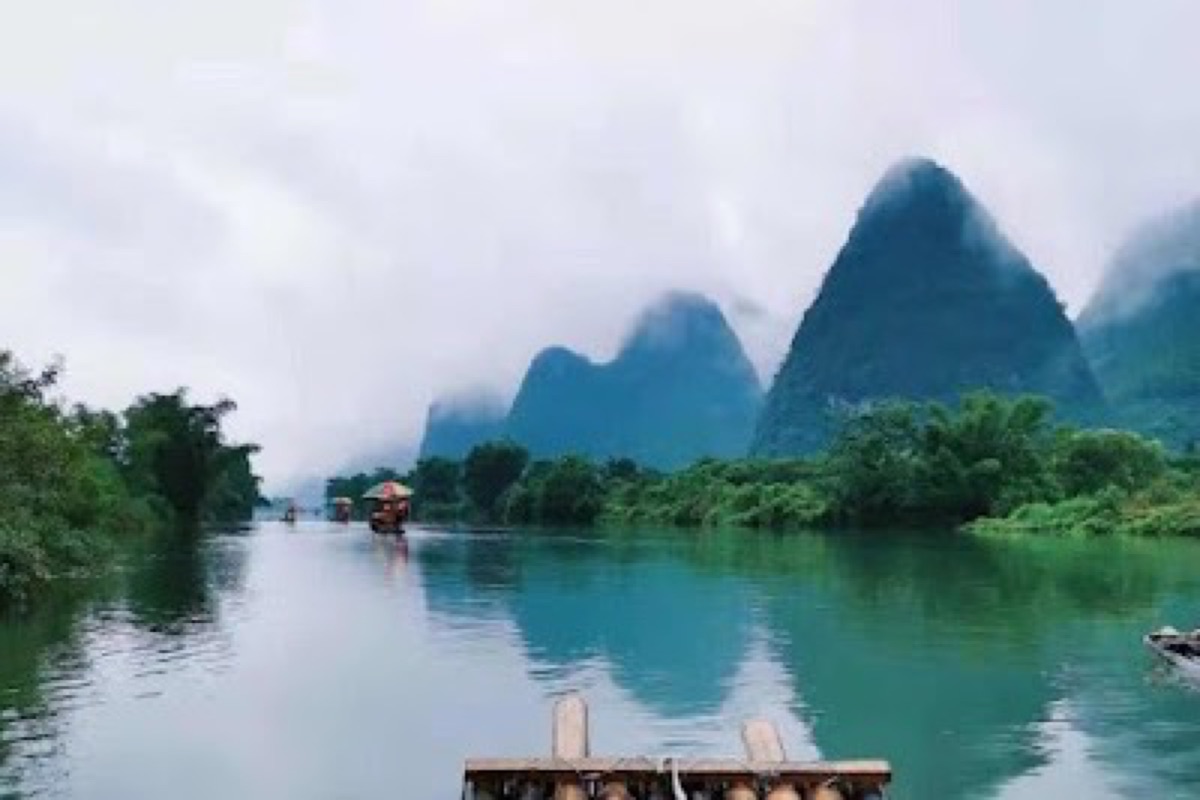 Bamboo raft on the Yulong River in Yangshuo