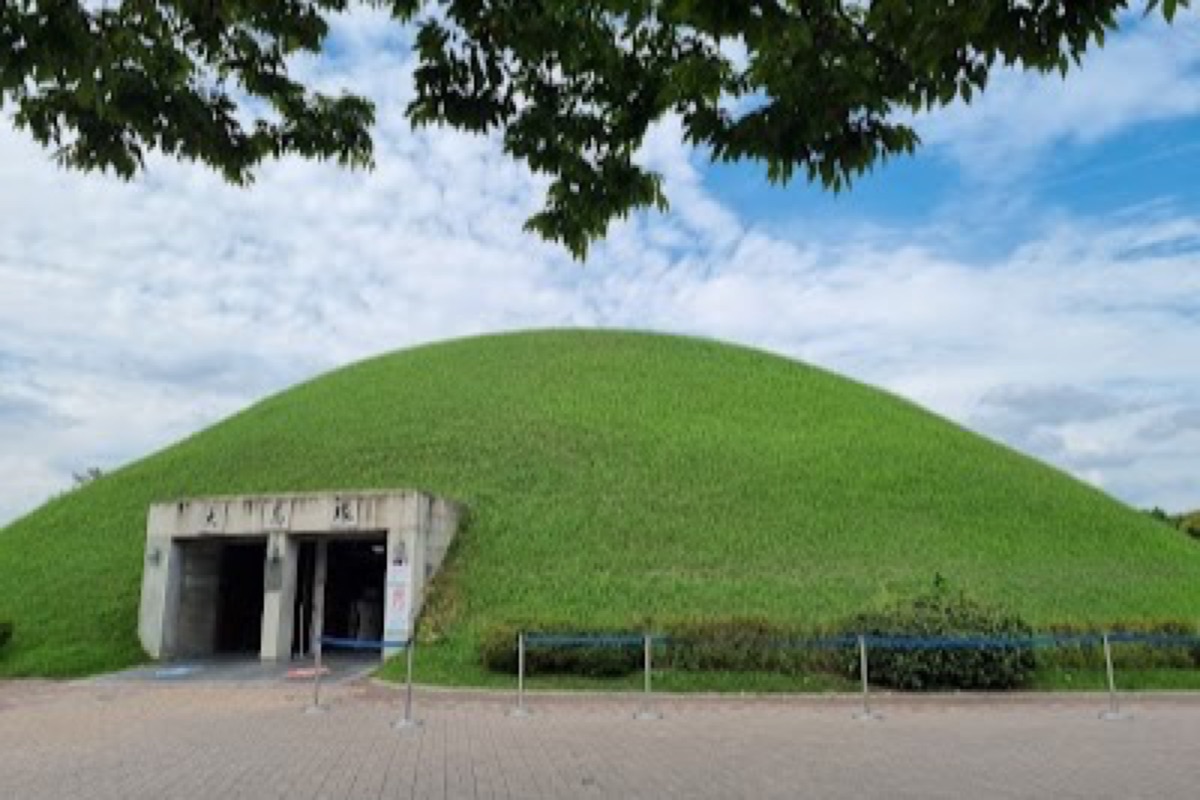 Daereungwon grassy royal burial mounds of Silla kings in a central park setting in Gyeongju