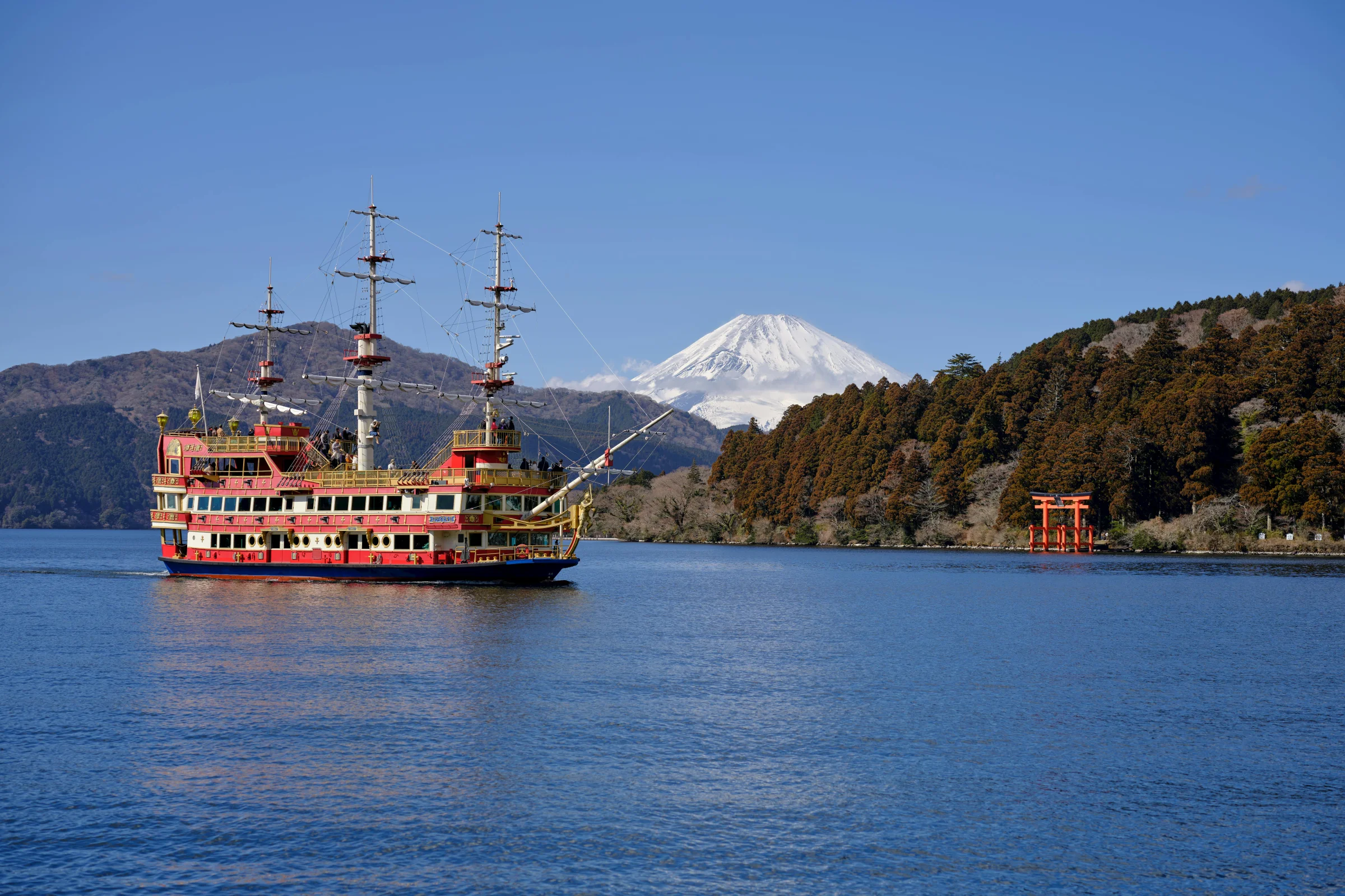 Torii gate at Lake Ashi with Mount Fuji in the background, Hakone, Japan.