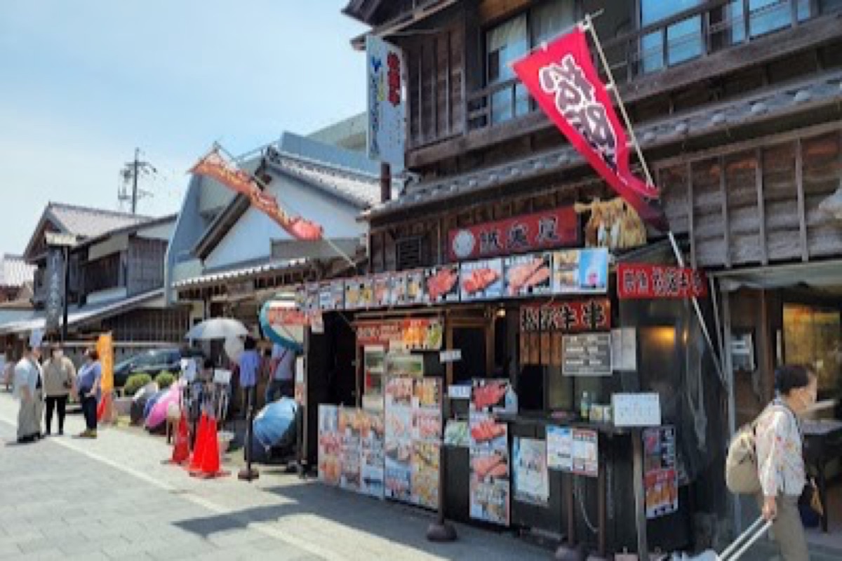 Oharaimachi Street Edo-period shopfronts along the lantern-lit approach to Ise Jingu Naiku