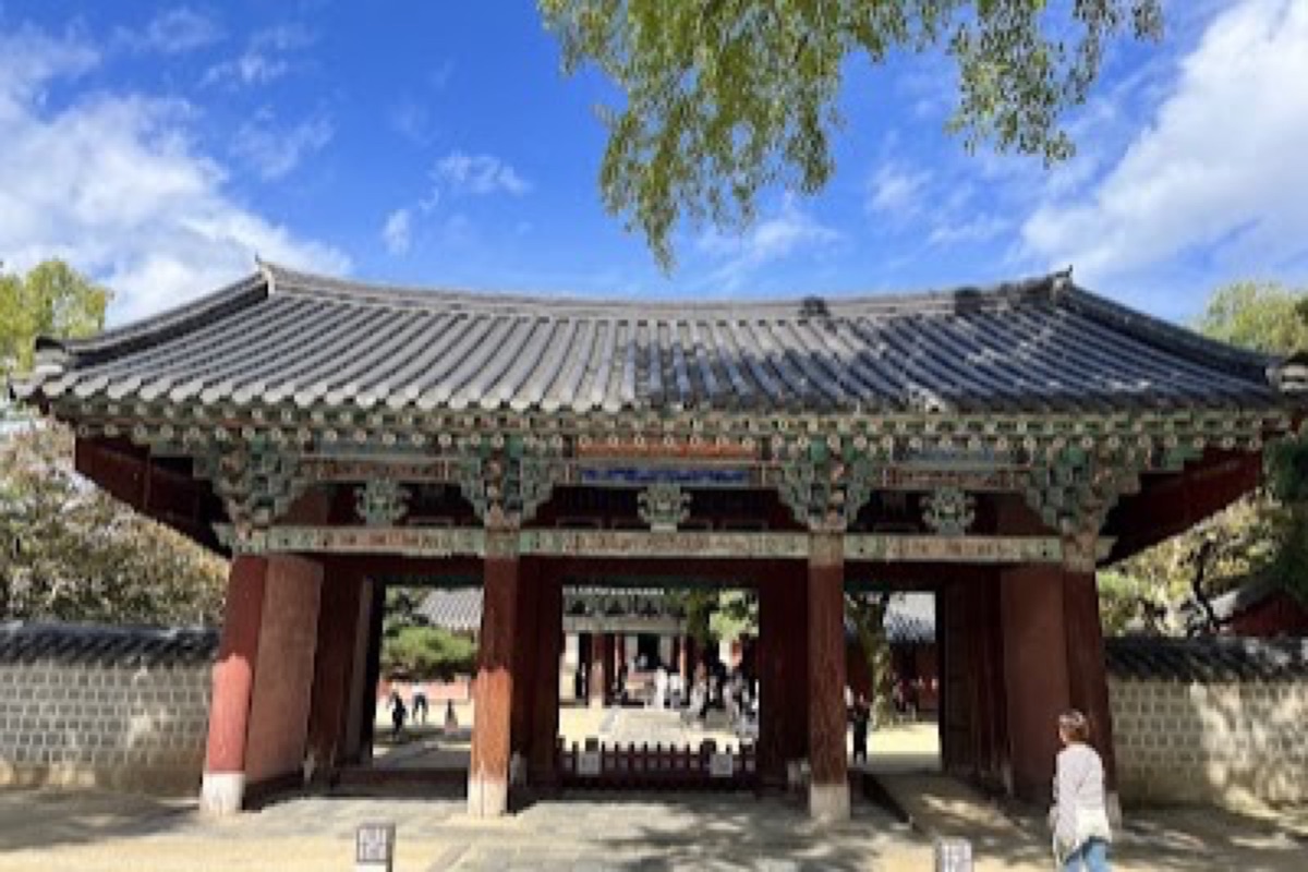 Gyeonggijeon Shrine bamboo grove path with traditional wooden gates in Jeonju Hanok Village