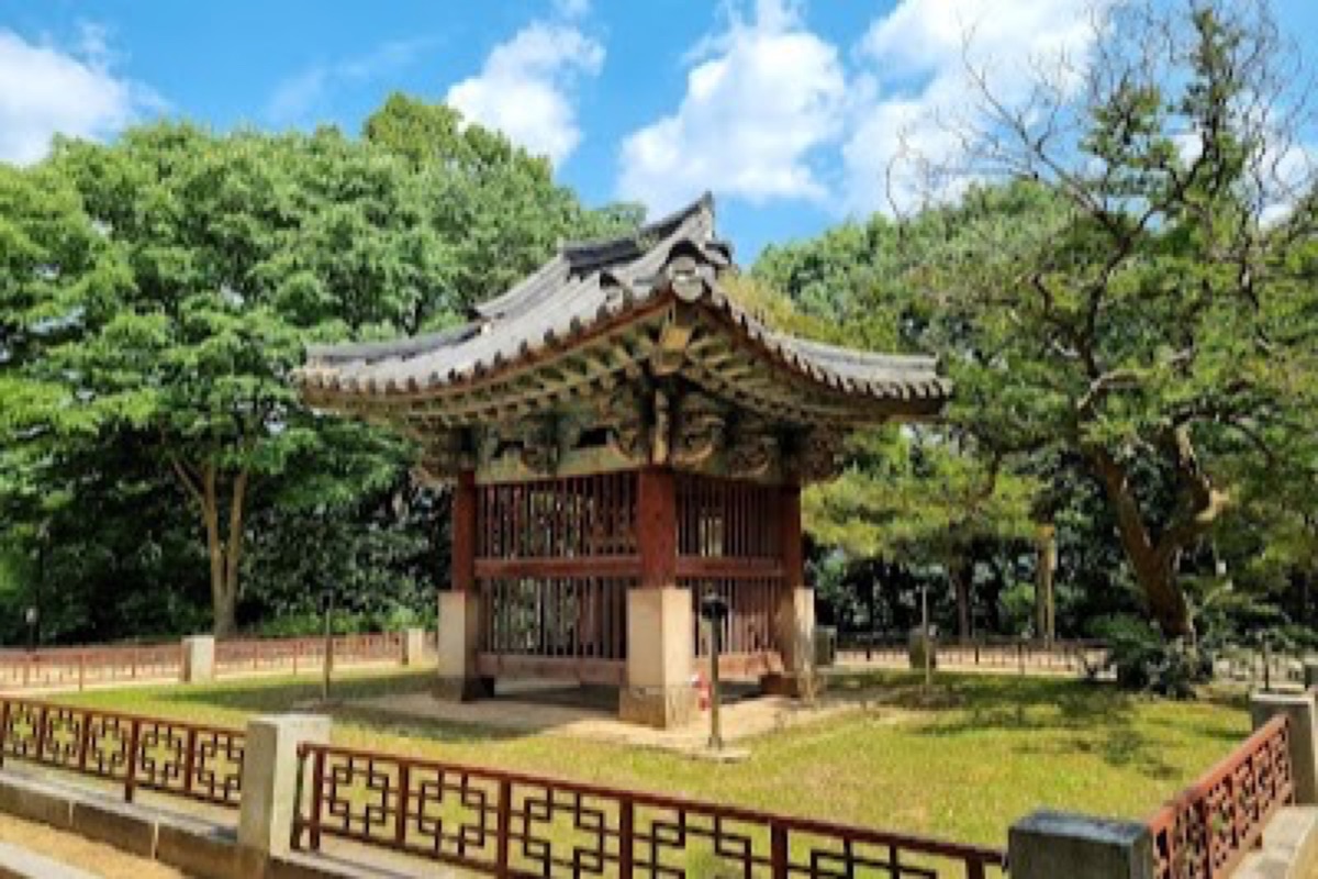 Omokdae hilltop pavilion with panoramic view over Jeonju Hanok Village rooftops