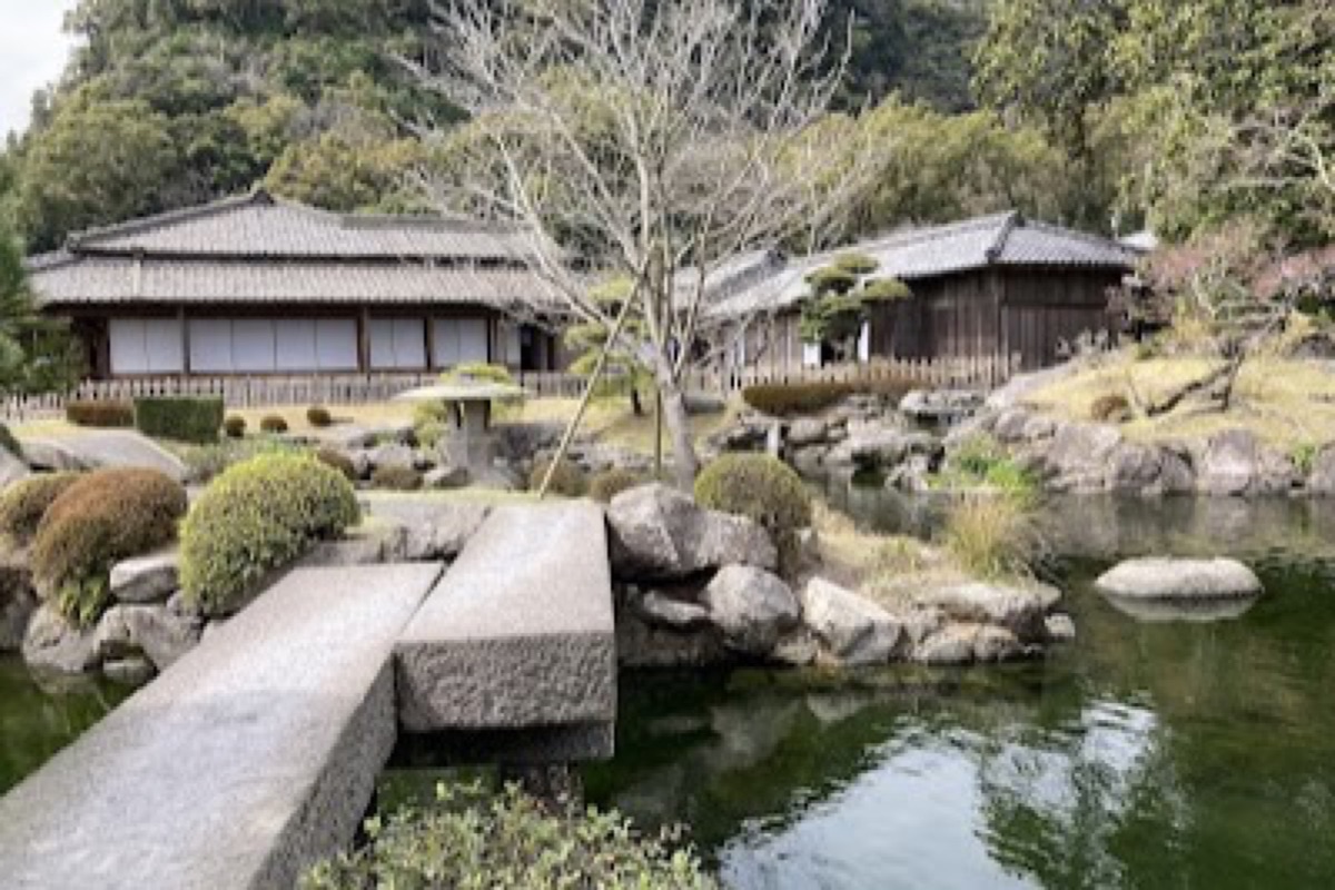 Sengan-en strolling garden with Sakurajima volcano as borrowed scenery across Kinko Bay