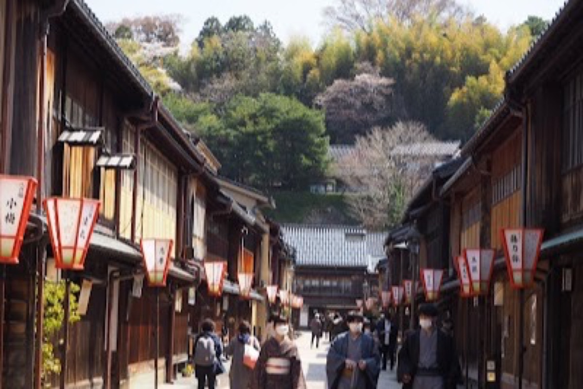 Earthen walls and canal in Nagamachi Samurai District, Kanazawa