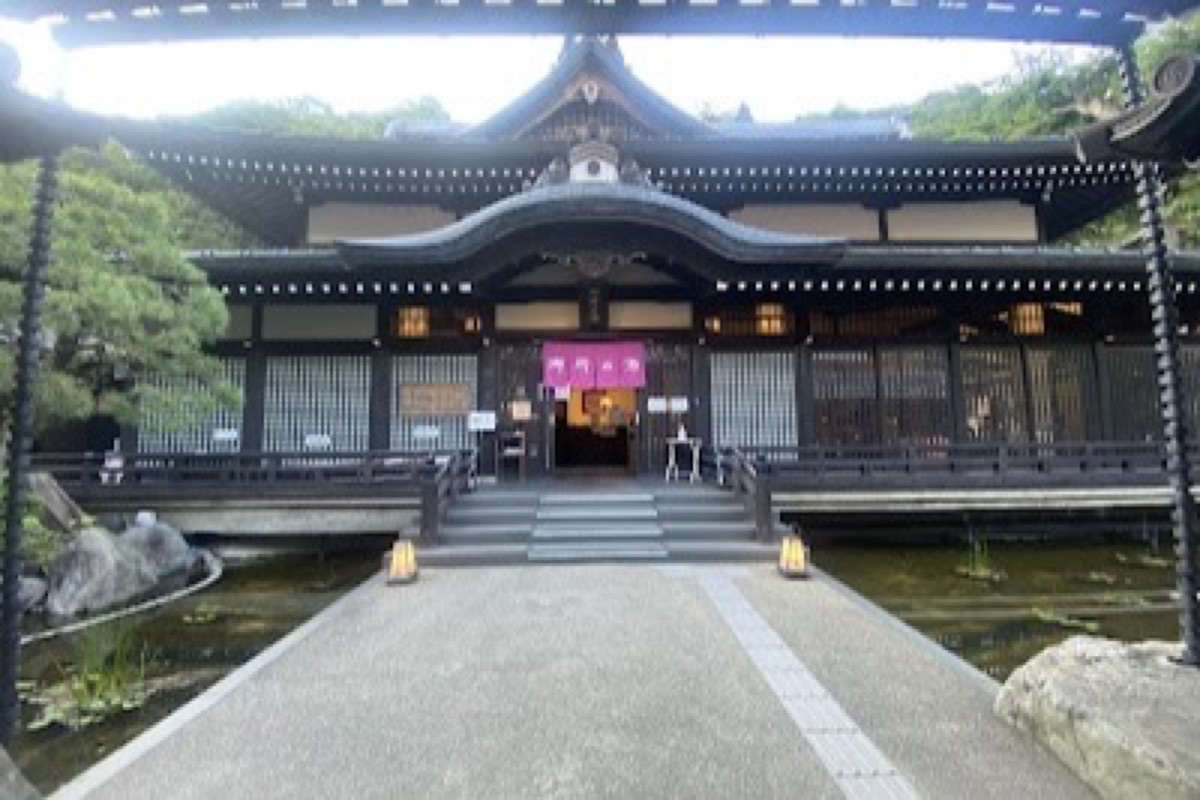 Goshono-Yu Imperial Bath entrance along the canal in Kinosaki Onsen