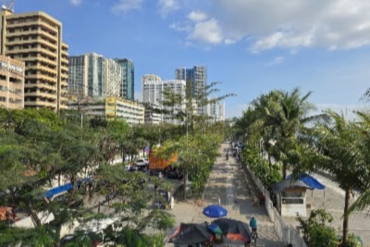 Manila Baywalk sunset over Roxas Boulevard