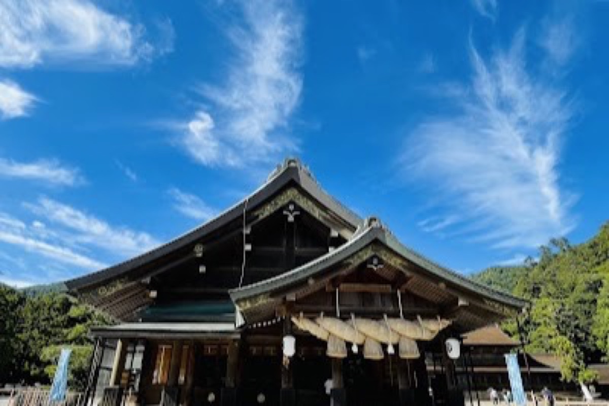 Izumo Taisha main hall with massive shimenawa rope at Japan's most important Shinto shrine