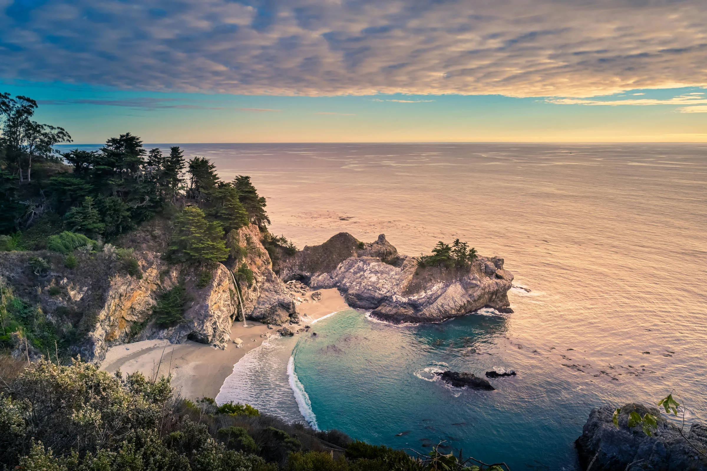 Hero photo of Mendocino, California coastal town on dramatic cliffs above the Pacific at sunset