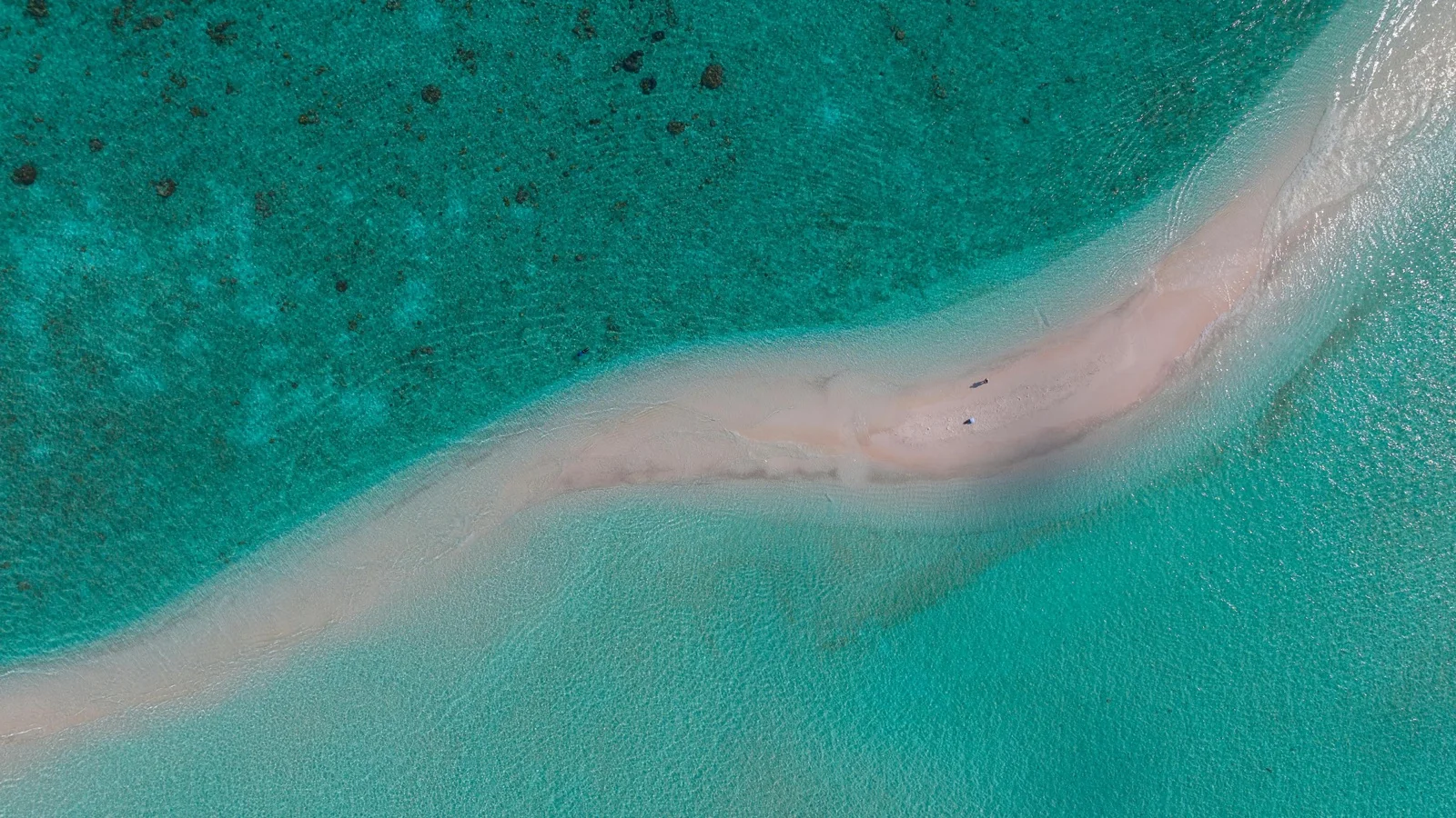 Turquoise waters and white sand at Yonaha Maehama Beach in Miyakojima, Okinawa, Japan