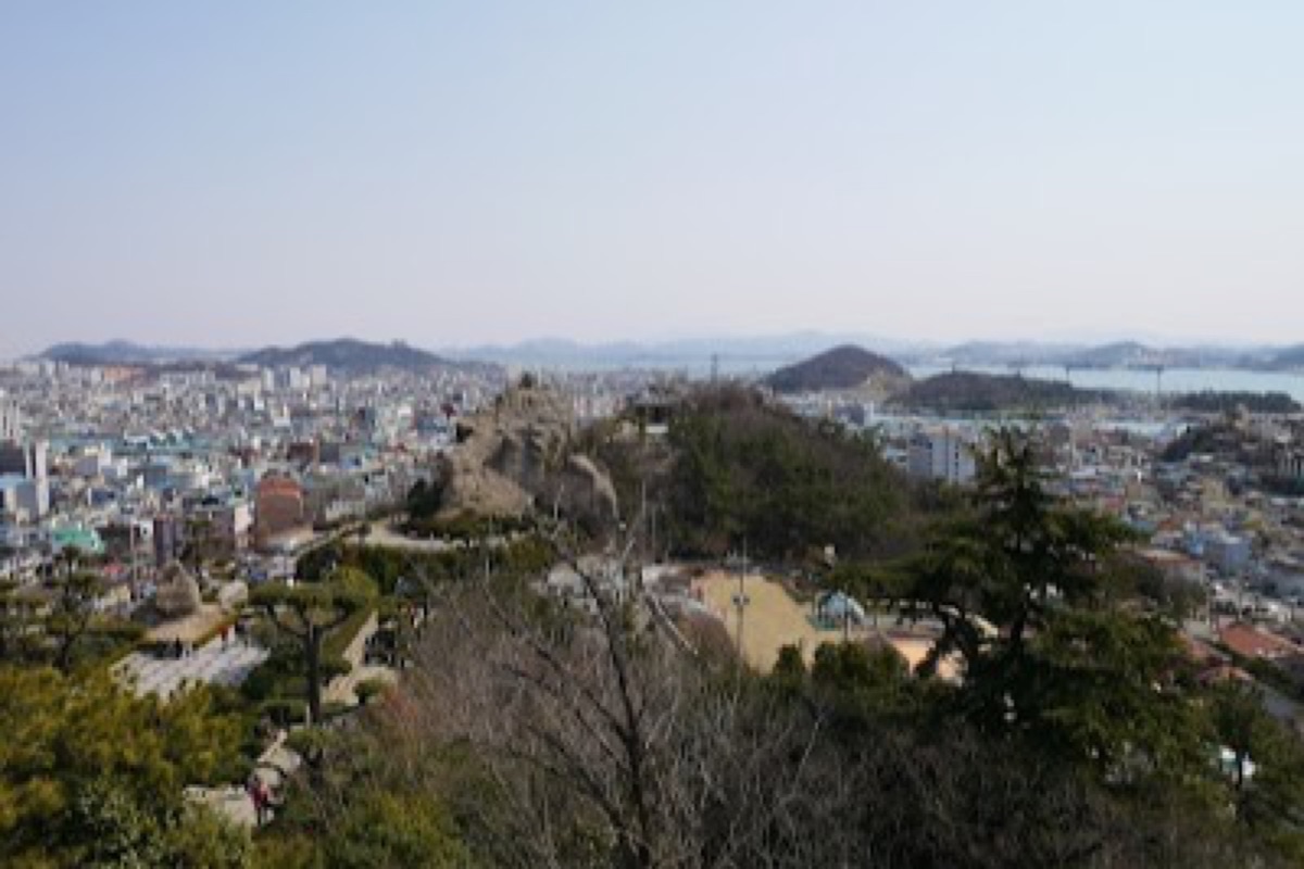 Yudalsan summit viewpoint overlooking Mokpo harbor and the Dadohae archipelago in spring