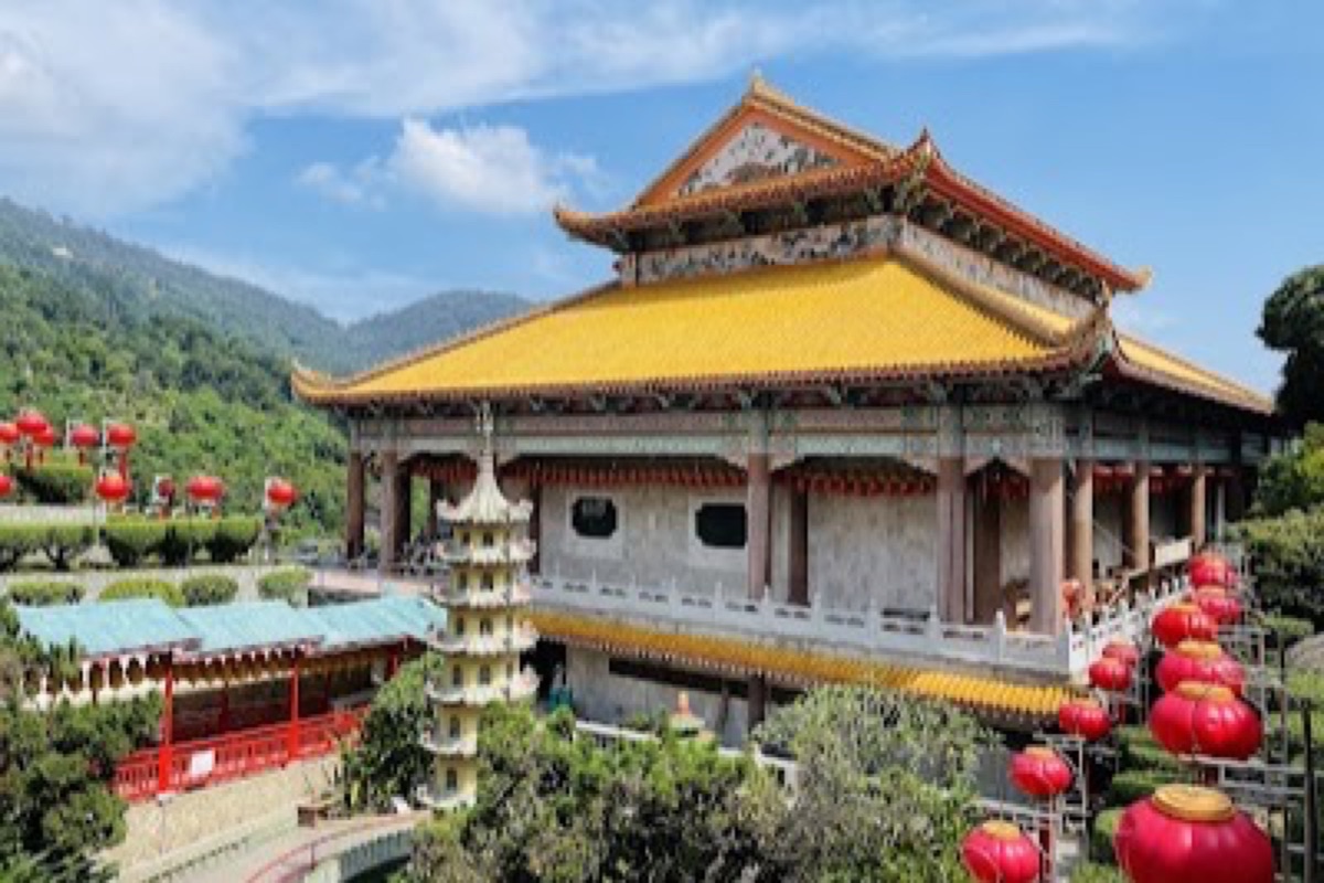 Seven-tier Pagoda of Ten Thousand Buddhas and Guanyin statue at Kek Lok Si Temple in Air Itam