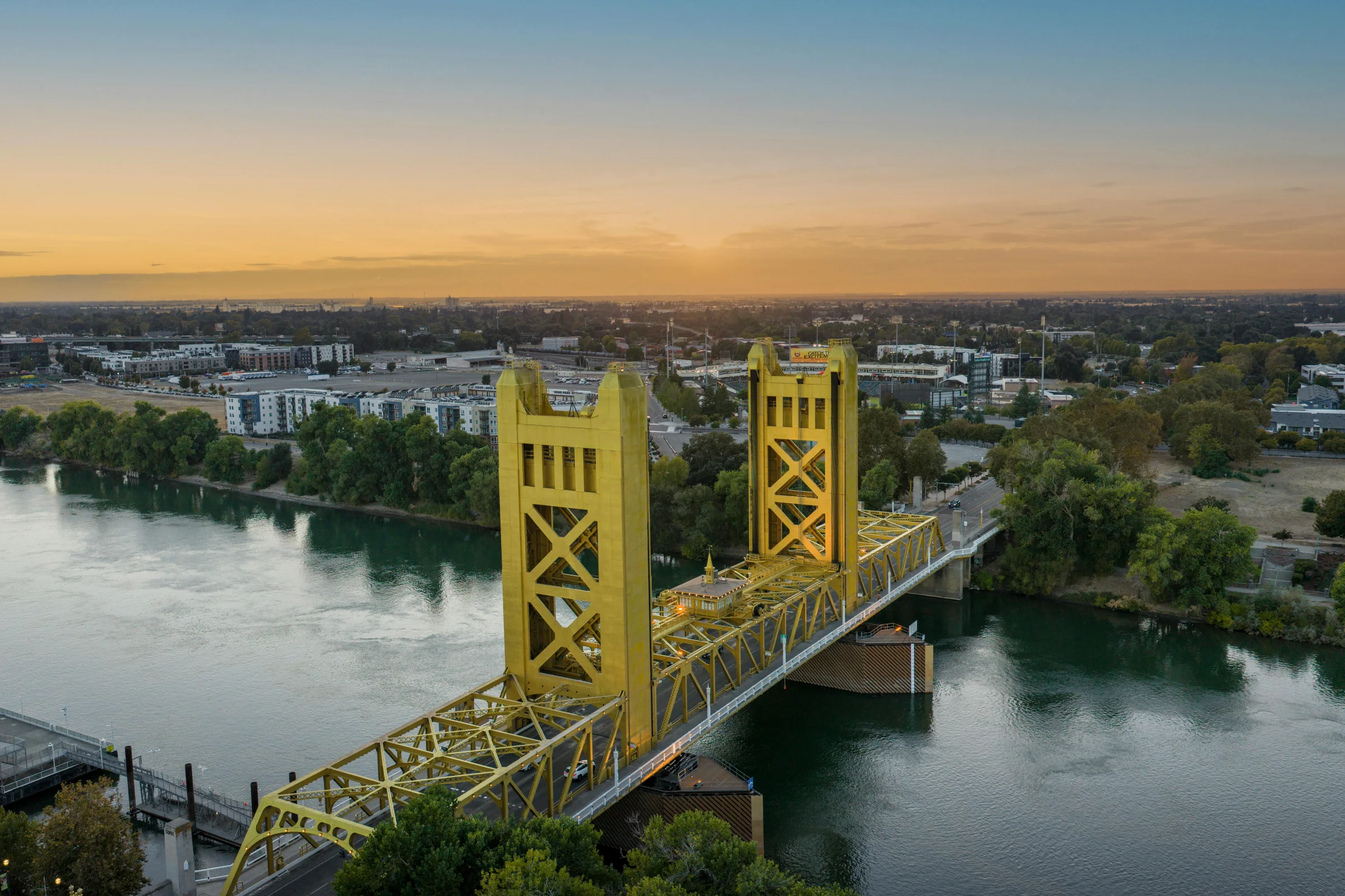 Sunset view of Sacramento skyline with Tower Bridge over the riverfront