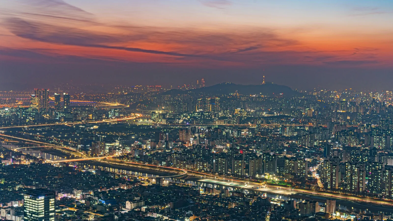 Gyeongbokgung Palace main gate with mountains rising behind the throne hall rooftops in Seoul