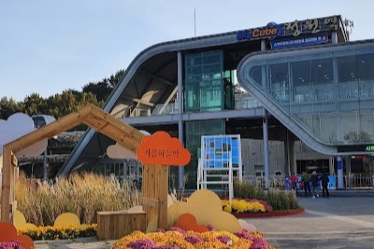 Suncheon Bay Sky Cube monorail cabin gliding above reed fields between the National Garden and Wetland Reserve
