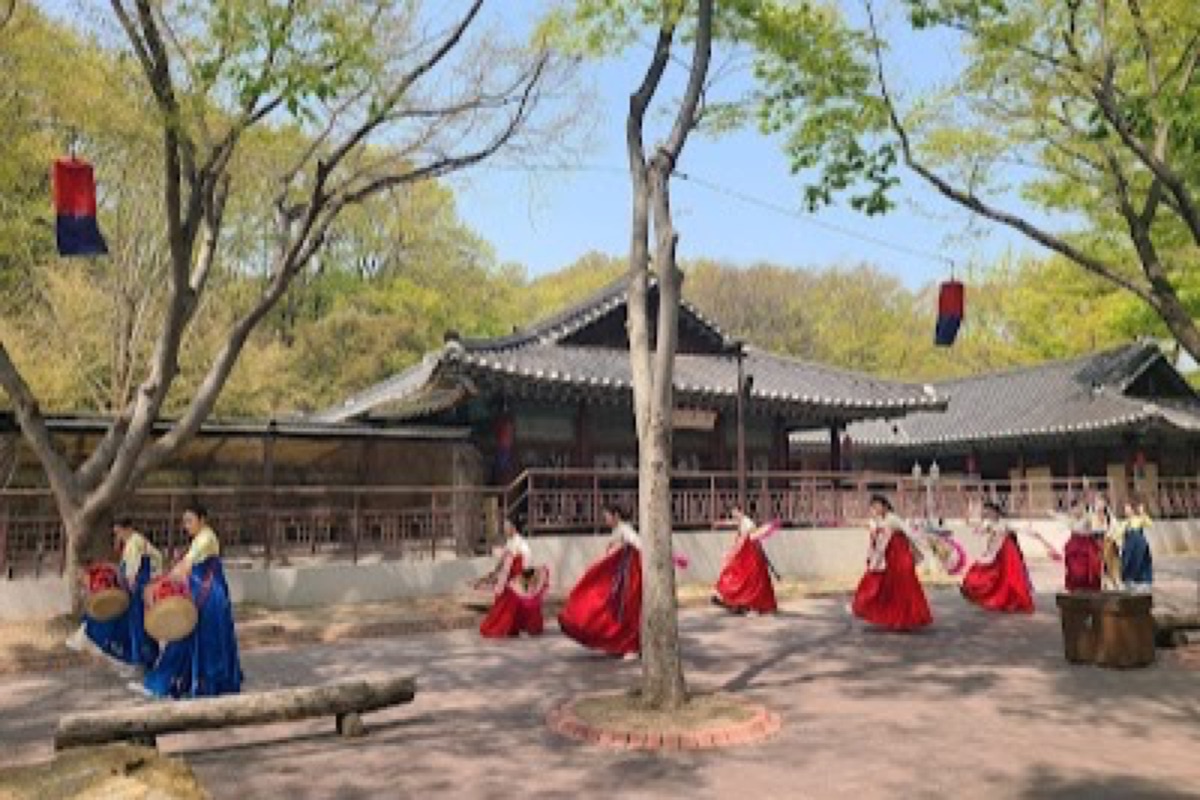 Korean Folk Village restored Joseon-era thatched-roof houses with craft workshops and traditional performances in Yongin near Suwon