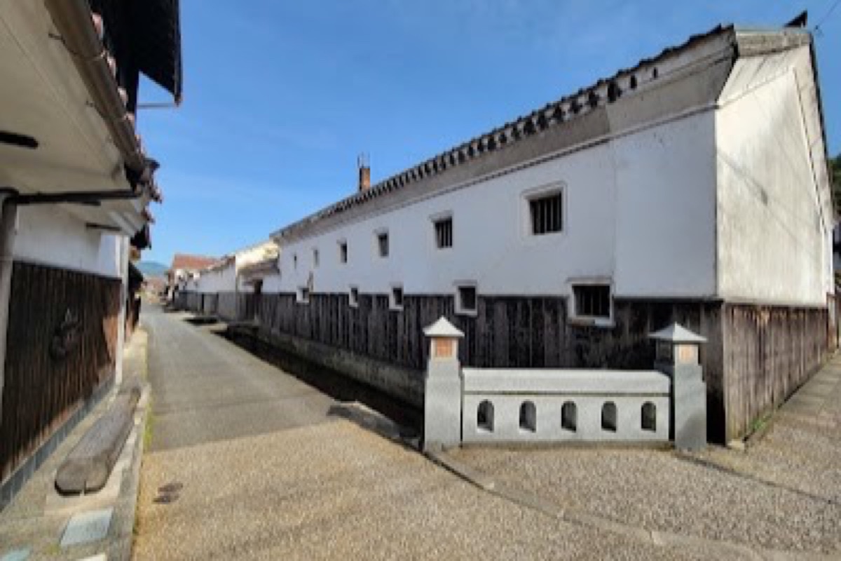White-mortared Edo-era storehouses reflecting in the Takeda River canal in Kurayoshi