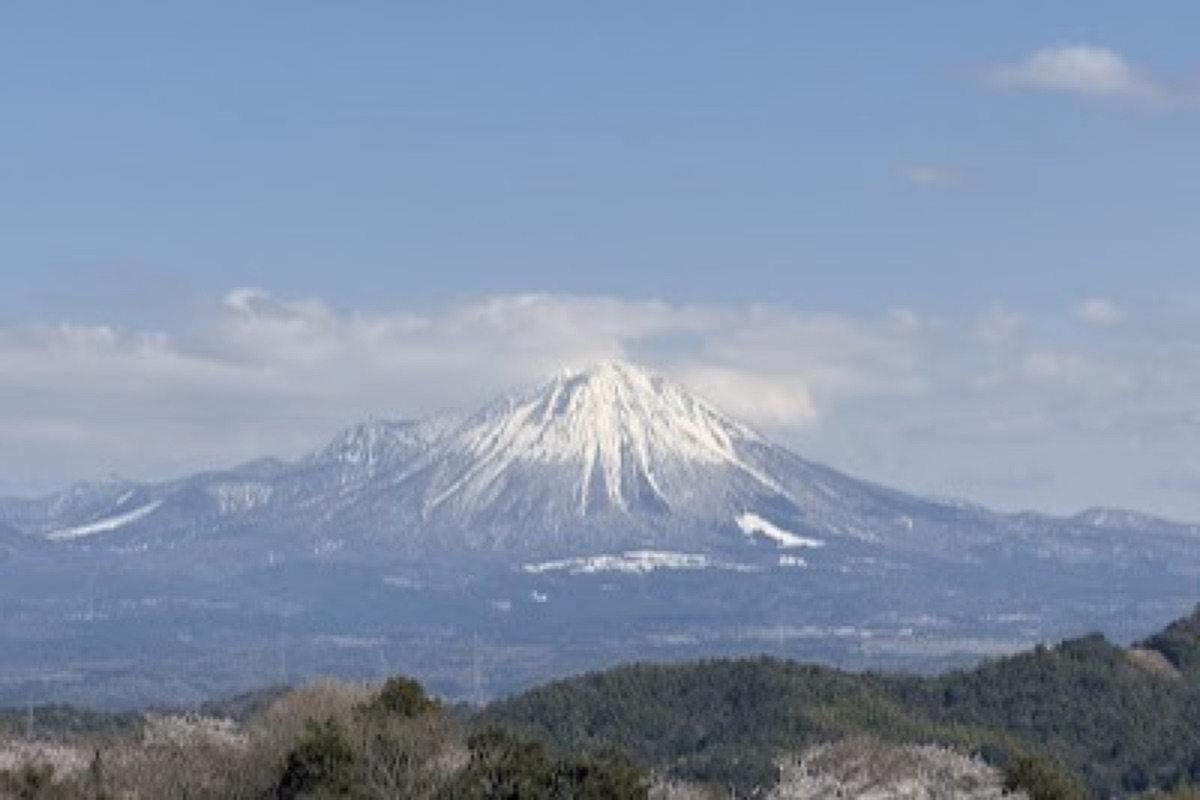 Mt. Daisen autumn koyo foliage blanketing the tallest peak in the Chugoku Mountains